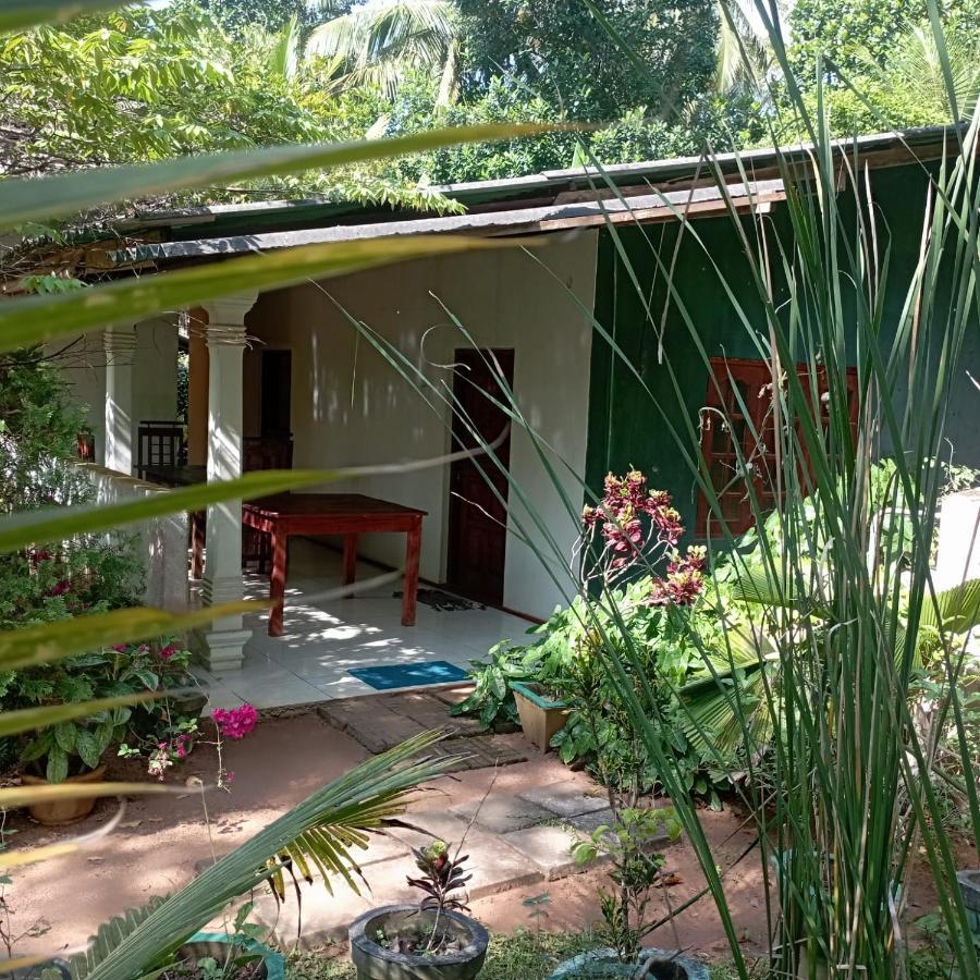 Sanjana Home Stay Habarana Exteriör bild